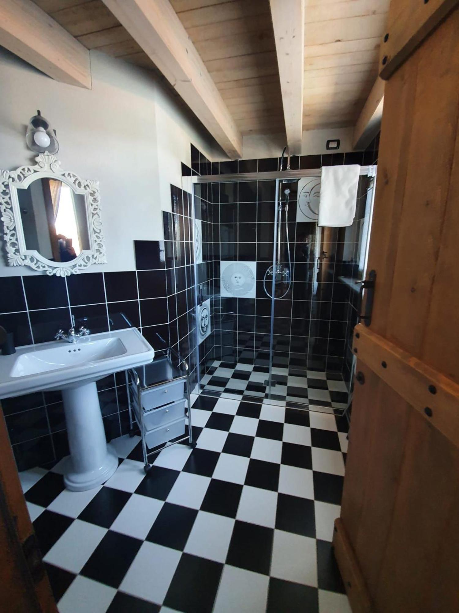 I Grappoli Divini Bed & Breakfast Viarigi Bagian luar foto